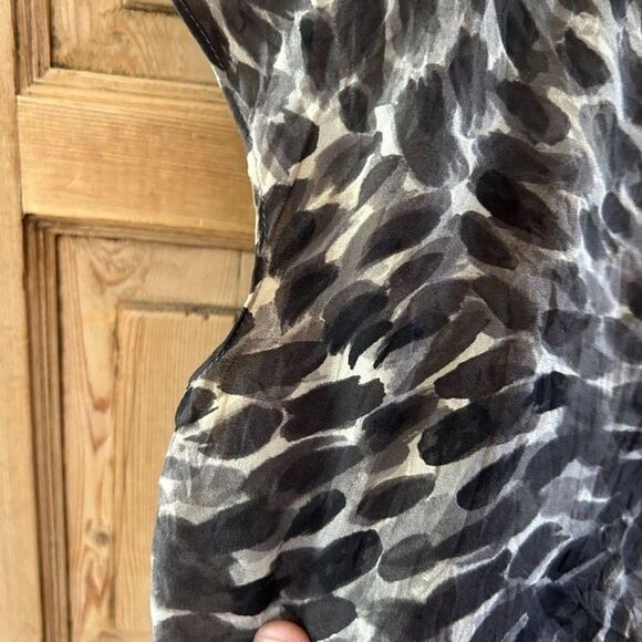 Ann Taylor Size 2 Blouse Layered Watercolor Floral Black Gray Short Sleeve Silk - Picture 8 of 14